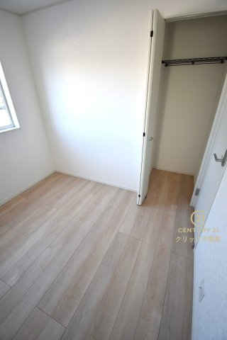 Cradlegarden　 ひたちなか市平磯遠原町　第2　4の洋室|北側4.5帖洋室は、やわらかな採光がアトリエ風です。落ち着いた雰囲気なので、テレワークにも◎没頭できる趣味の部屋にしてもいいですね。