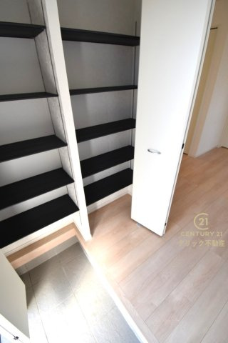 Cradlegarden　 ひたちなか市平磯遠原町　第2　4の収納|たっぷり入る玄関収納です！扉の中は可動棚ですので、用途に合わせて高さを自由に変えることができます。
