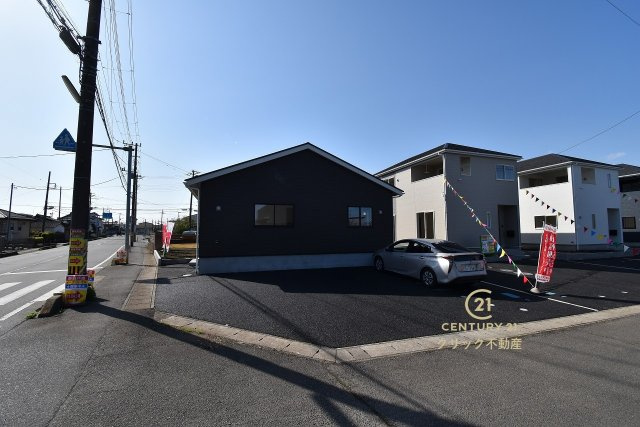 Cradlegarden　 ひたちなか市平磯遠原町　第2　4の駐車場|駐車場は十分なスペース。ご家族それぞれが車をご所有の場合や、来客の際も安心です。
内覧可能です。ご予約はHPから、またお電話でもお気軽にどうぞ。