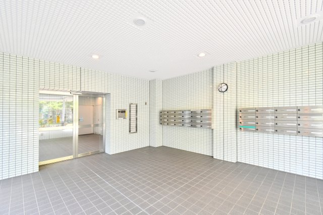 アーバンみらい東大宮東二番街のエントランス|■『物件を今日見てみたい』など、当日のご案内も可能です。 どうぞお気軽にお電話下さい。近隣・同条件などの物件もまとめてご紹介も可能です。