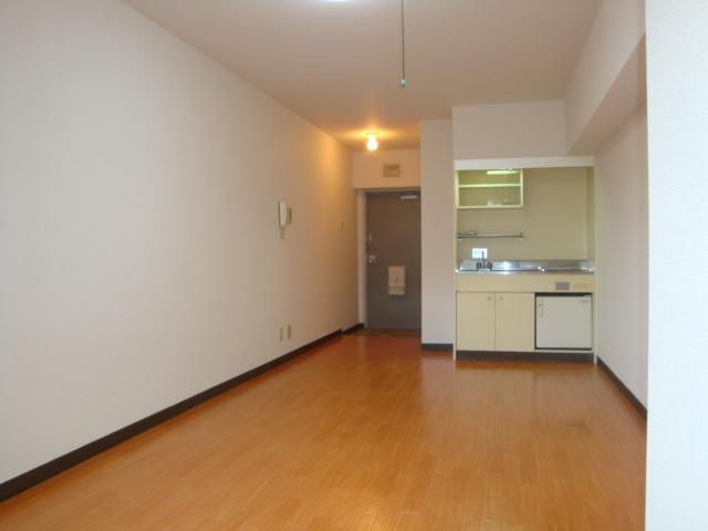 カーサ逆瀬川の居間・リビング