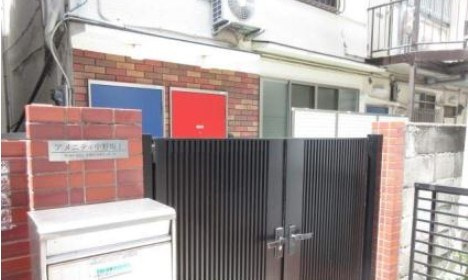 中野区本町２丁目のアパートのエントランス