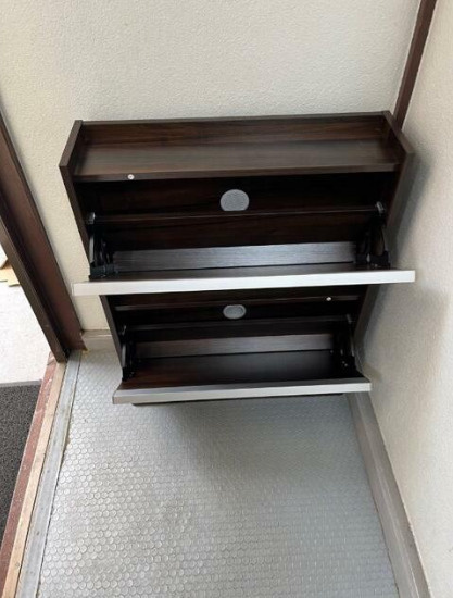 中野区本町２丁目のアパートの玄関