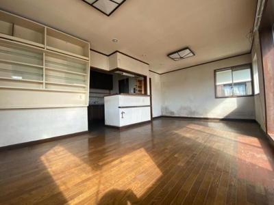 【居間・リビング】 | 霞ヶ丘５丁目　中古戸建