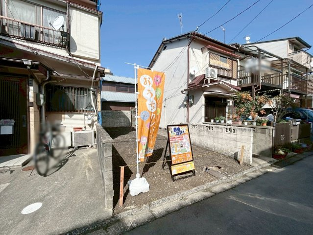 西七条名倉町　建築条件無土地の前面道路含む現地写真|建築条件がついていないお土地つき、お好きなハウスメーカー様や建築会社様での建築が可能です♪（R8.2撮影）