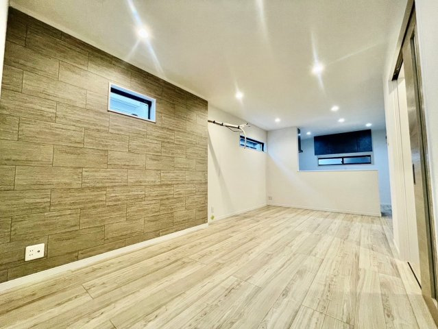 西七条名倉町　新築参考プランの完成予想図|【施工例】
2階にリビングを配置することで、通行人による外からの視線や夜間時の車のライトなどを気にすることなくおくつろぎいただけます。ご家族での団らんもより快適に過ごせそうですね♪