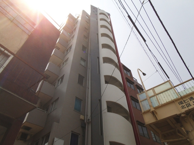 ラ・ポール十条の外観|環七通り沿いのマンションです！