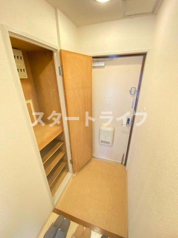 大阪市東淀川区豊新３丁目の賃貸マンションの玄関
