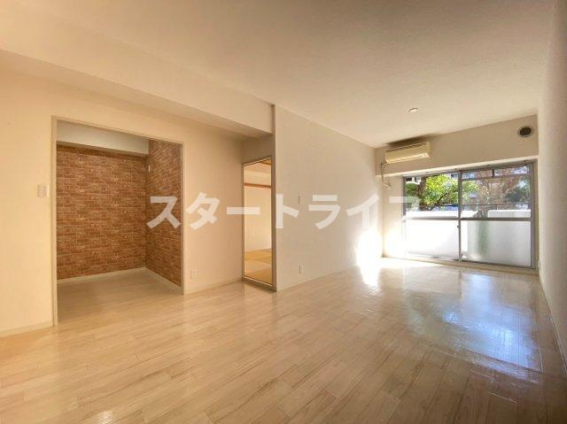 大阪市東淀川区豊新３丁目の賃貸マンションの居間・リビング
