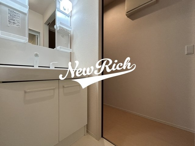 高崎市貝沢町のアパートの独立洗面台