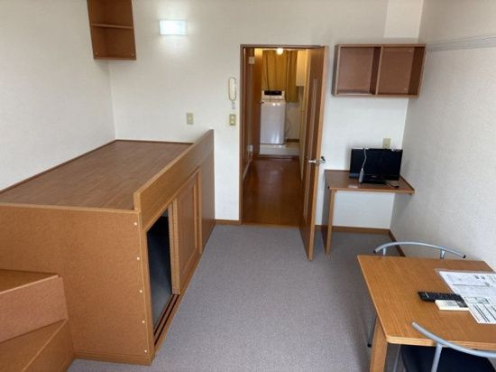 レオパレスボヌールの居間・リビング