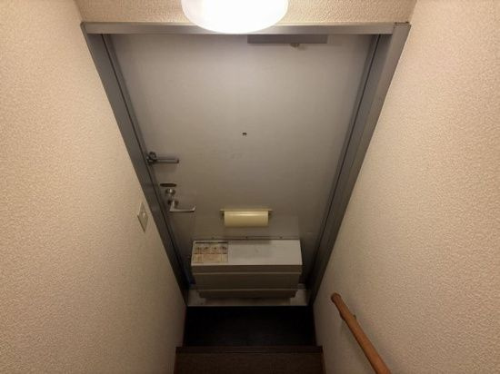 レオパレスボヌールの玄関