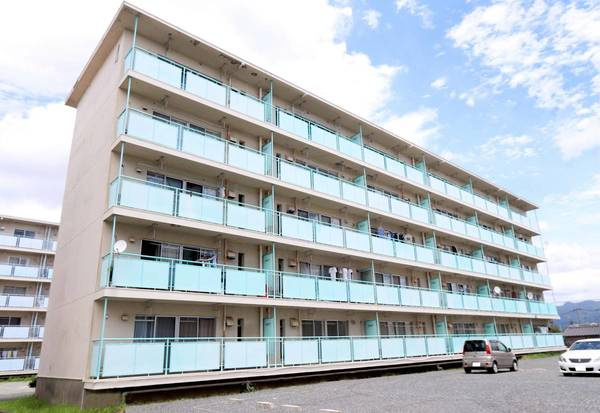 ビレッジハウス直方4号棟の外観