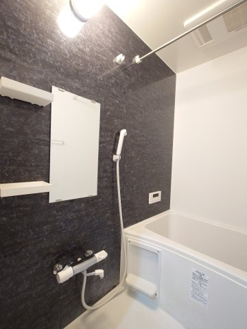 レヴァレント黒崎の浴室