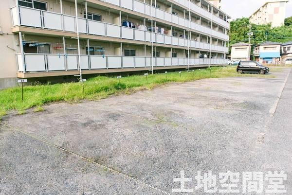 ビレッジハウス則松4号棟の駐車場