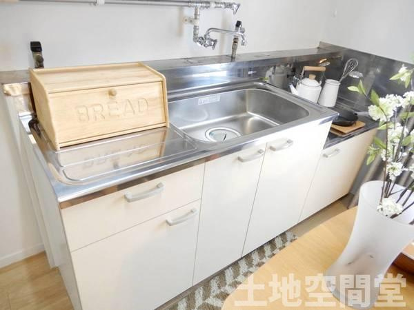 ビレッジハウス水巻2号棟のキッチン|モデルルームの写真です