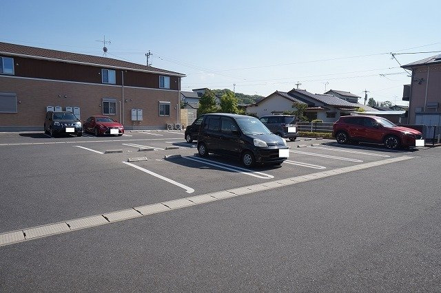フレグラース水巻Ⅱの駐車場