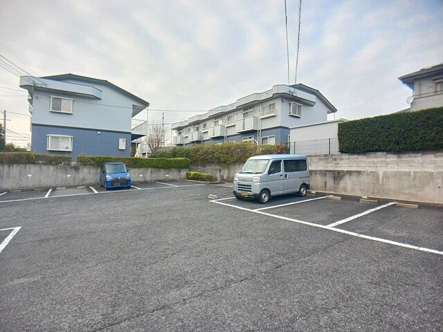 エルディム山本Ⅱの駐車場