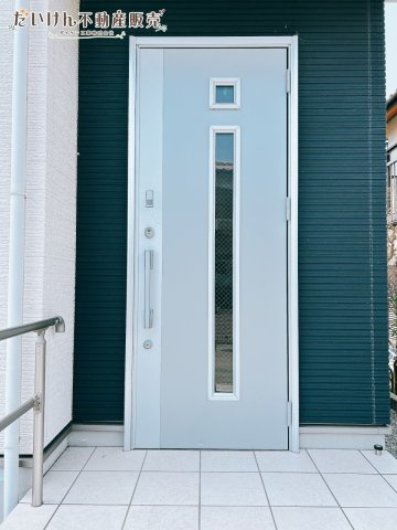 神戸市西区秋葉台1丁目　中古戸建の玄関