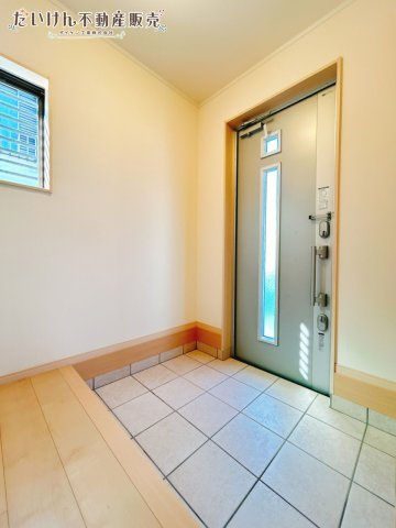 神戸市西区秋葉台1丁目　中古戸建の玄関