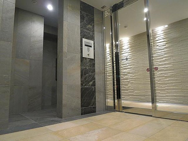 ARTESSIMO REVEのエントランス