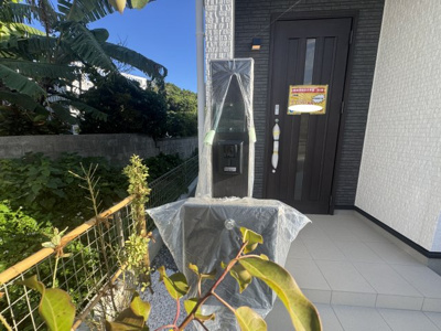 【玄関】 | 南城市知念久手堅（全4棟）B号棟 | B号棟　鍵付きポスト♪