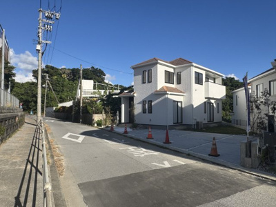 【前面道路含む現地写真】 | 南城市知念久手堅（全4棟）B号棟 | ※北西側公道6.7m♪