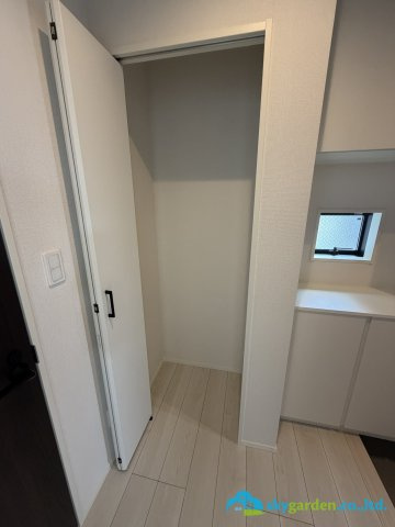 平塚市豊田宮下3期　新築戸建　全2棟2号棟の玄関