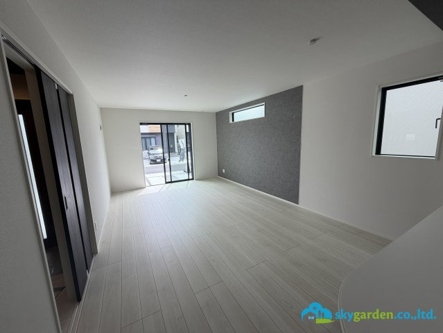 平塚市豊田宮下3期　新築戸建　全2棟2号棟の居間・リビング