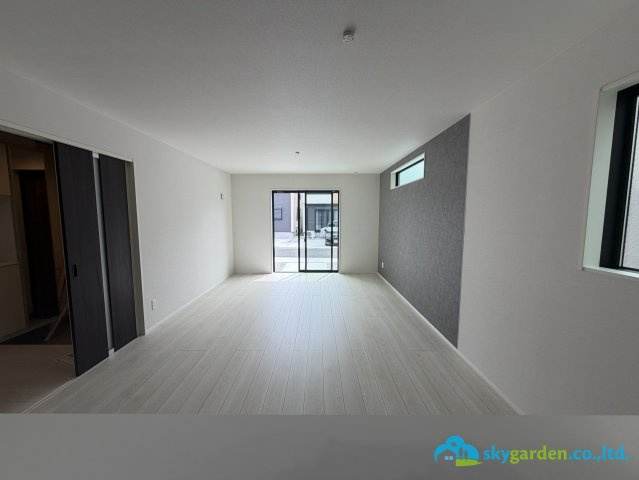 平塚市豊田宮下3期　新築戸建　全2棟2号棟の居間・リビング