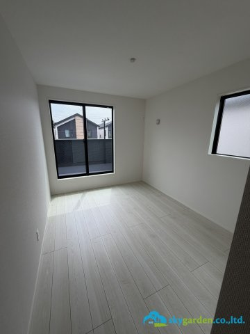 平塚市豊田宮下3期　新築戸建　全2棟2号棟の洋室