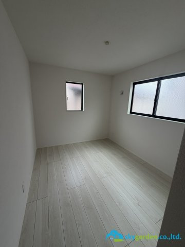平塚市豊田宮下3期　新築戸建　全2棟2号棟の洋室