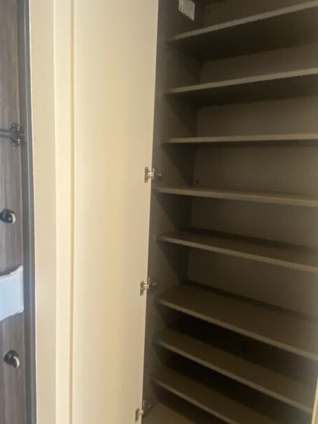 S-RESIDENCE堀田駅前の玄関