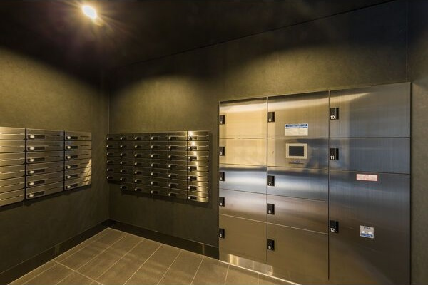 S-RESIDENCE堀田駅前のその他共用部分|宅配ボックス