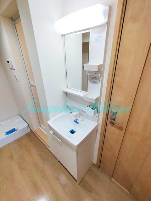 カーサミア追浜の洗面所|独立洗面台完備