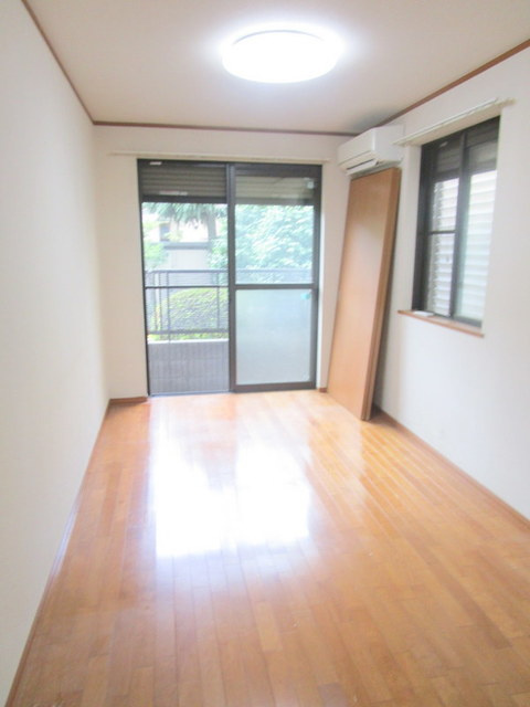 カーサマキの居間・リビング|洋室5.3帖