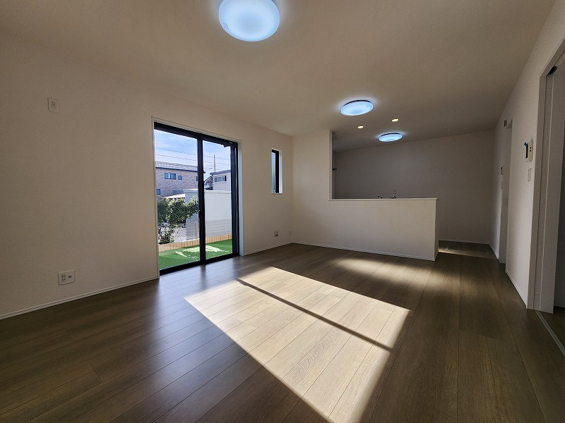 ハートフルタウン 高崎市双葉町 A号棟の居間・リビング|現地撮影
