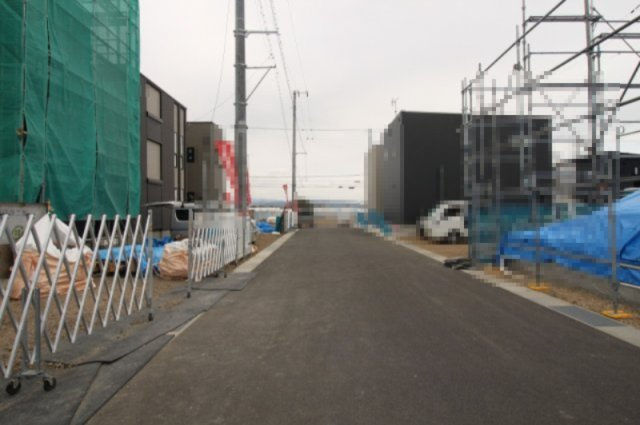 香南市野市町西野　新築戸建　2号棟　（全4区画）の前面道路含む現地写真|前面道路　幅　6.0ｍ