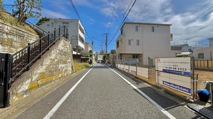 【前面道路含む現地写真】