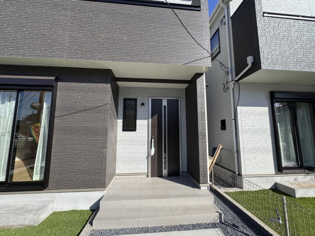 柏市南増尾３丁目新築戸建【土南部小学校：8分】のエントランス|エントランス・玄関ポーチ