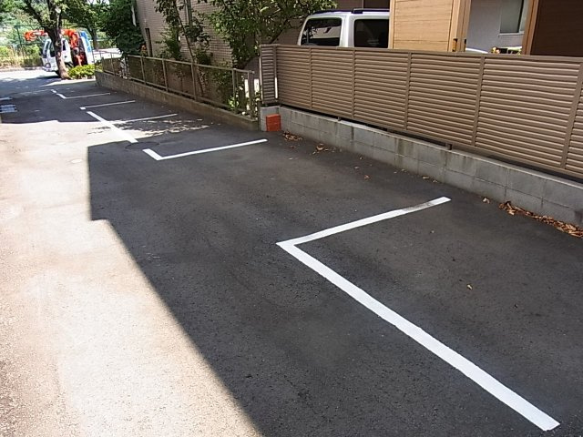 ライフ湘南の駐車場