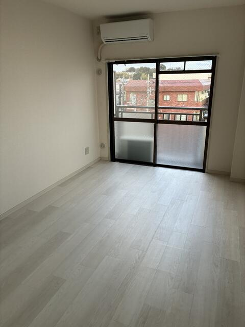 メゾンカワイの居間・リビング