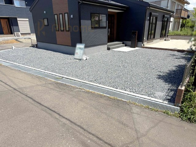 第1牛久市岡見町　新築戸建て　1号棟の駐車場|カースペースは3台完備。ゲスト用のスペースも確保できますね♪