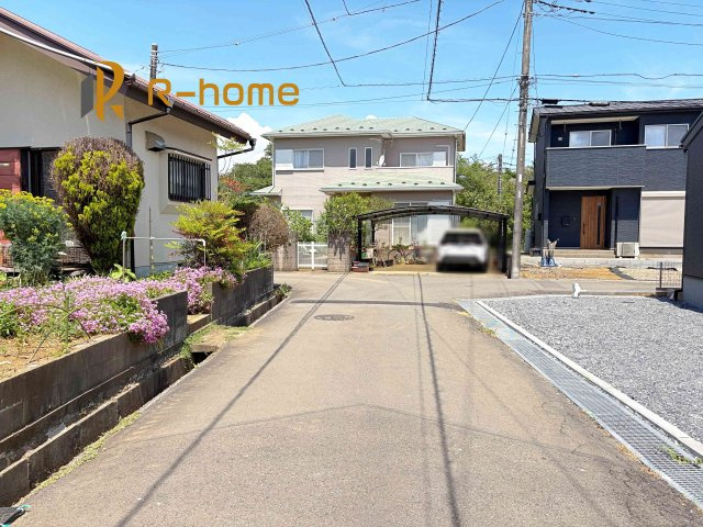 第1牛久市岡見町　新築戸建て　1号棟の前面道路含む現地写真|堂々！建物完成♪実際のお部屋をご見学可能です♪
ご見学が一番の資料！お気軽にお問い合わせ下さい♪