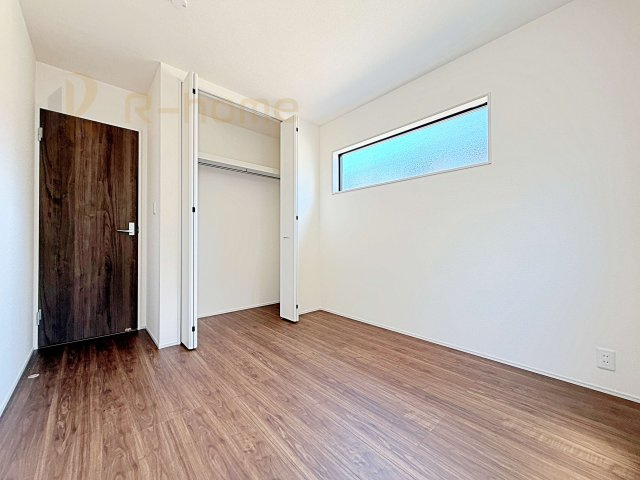 第1牛久市岡見町　新築戸建て　1号棟の洋室|どんな部屋家具も合わせやすいシンプルな洋室！
たっぷりの日差しと心地よい風が舞い込む住まい♪