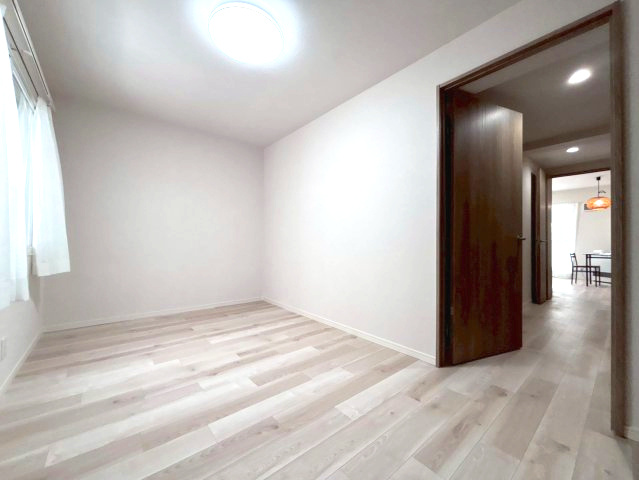 メゾンドルチェ澄川第二の洋室