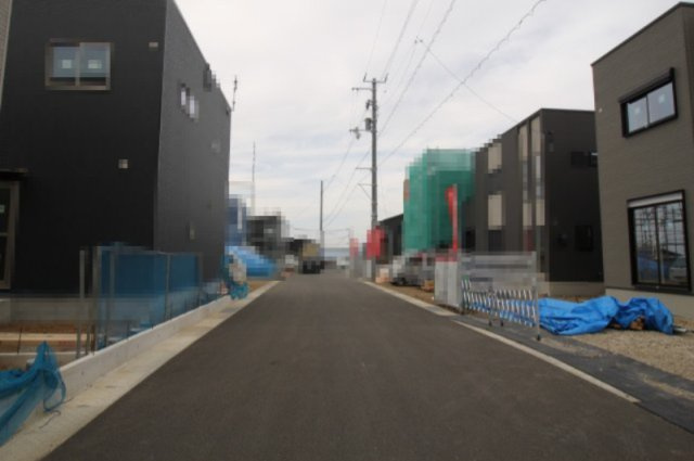 香南市野市町西野　新築戸建　1号棟　（全4区画）の前面道路含む現地写真|前面道路　幅　6.0ｍ