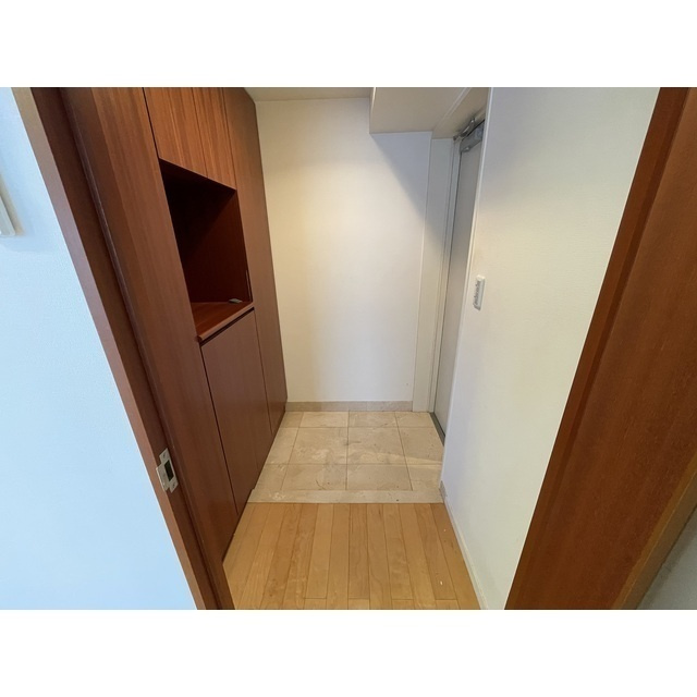 サンウッド赤坂フラッツの玄関