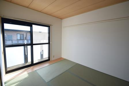 サンビレッジ藤原台B棟の和室|住環境良好です