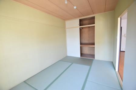 サンビレッジ藤原台B棟の収納|天袋収納もあります